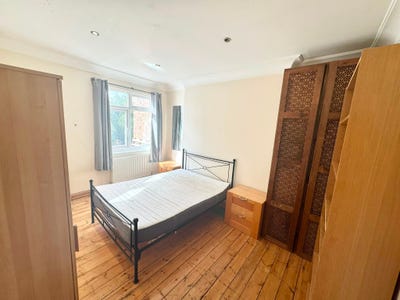 Spacious Double Room – 800 PCM | All Bills Inc Main Photo