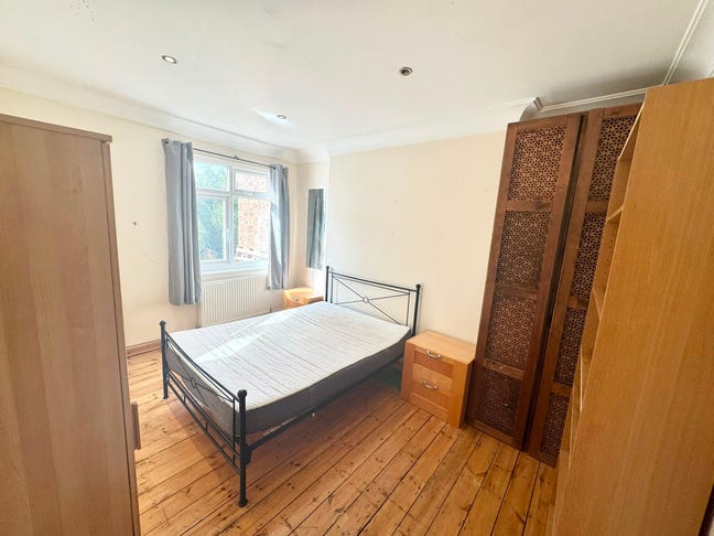 Spacious Double Room – 800 PCM | All Bills Inc Main Photo