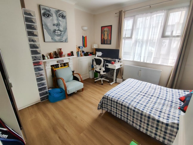 Spacious Double Room in LGBT Friendly Home Main Photo