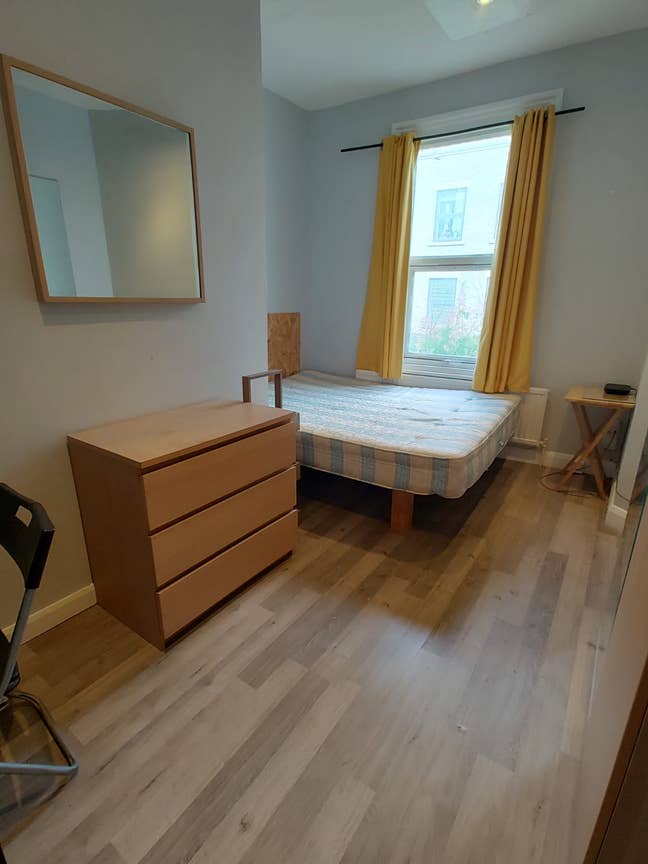 Couples Welcome - Furnished Double Room Main Photo