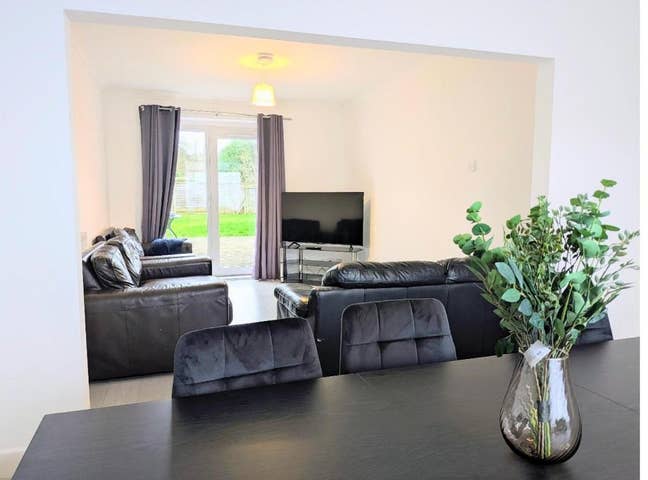 Large room in 6 bed property **Bills inc** Main Photo