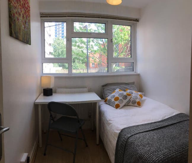 Amazing double room in a quiet residential area Main Photo