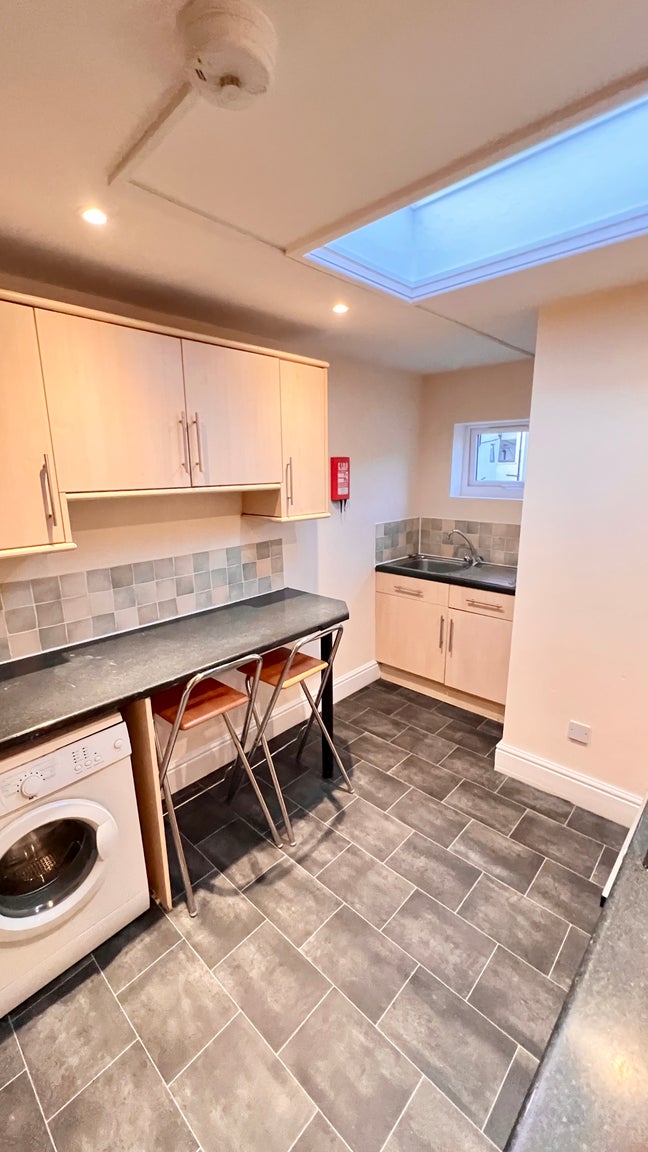 Spacious 4-Bedroom flat in Prime Bishopston Main Photo