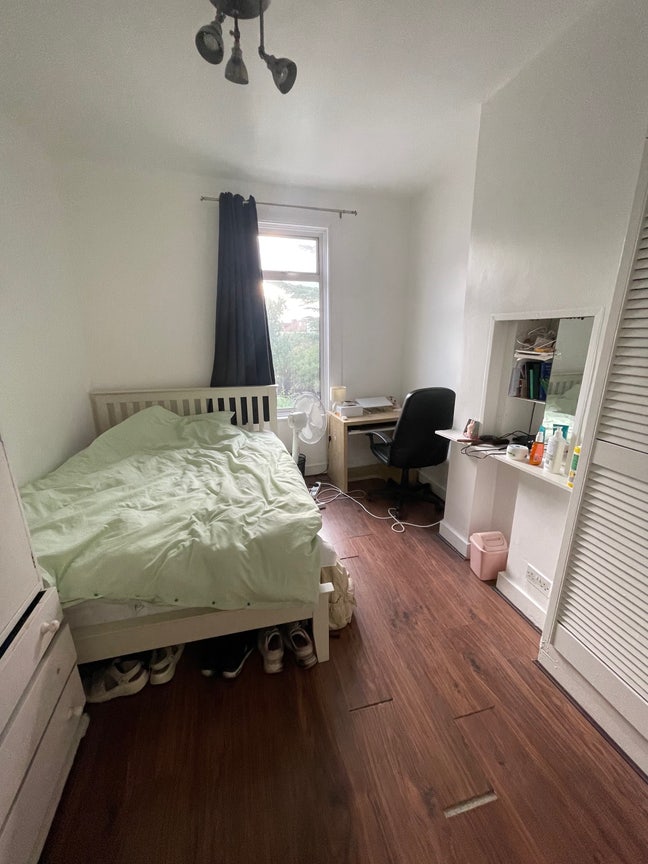 Double room in Colliers wood (females only) Main Photo