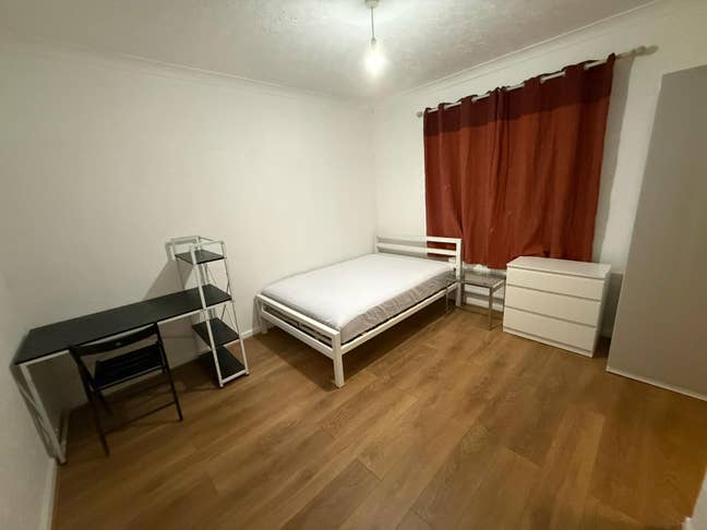 Lovely En-Suite Room Available Near Limehouse E14 Main Photo