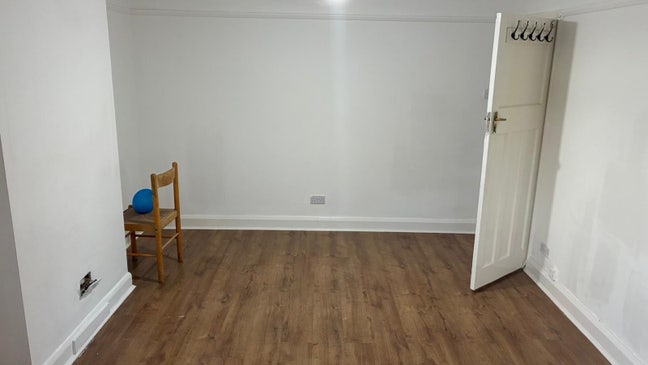 🏡Large bright double room available in slough (SL3 Main Photo