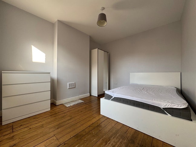 Furnished, Double Room! All Bills Included📍 Main Photo