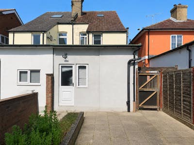 Modern En suite to rent in Potters Bar Main Photo