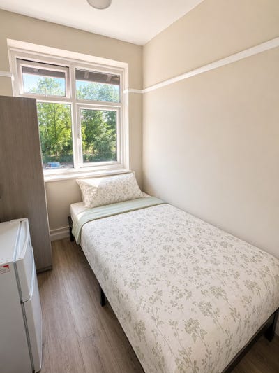 Tottenham Hale Single Room | 1 Person | &pound;0 Deposit Main Photo