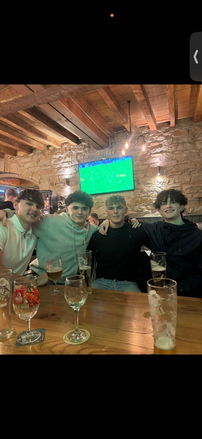 Hi, I’m looking for a flat share/ buddy up Main Photo