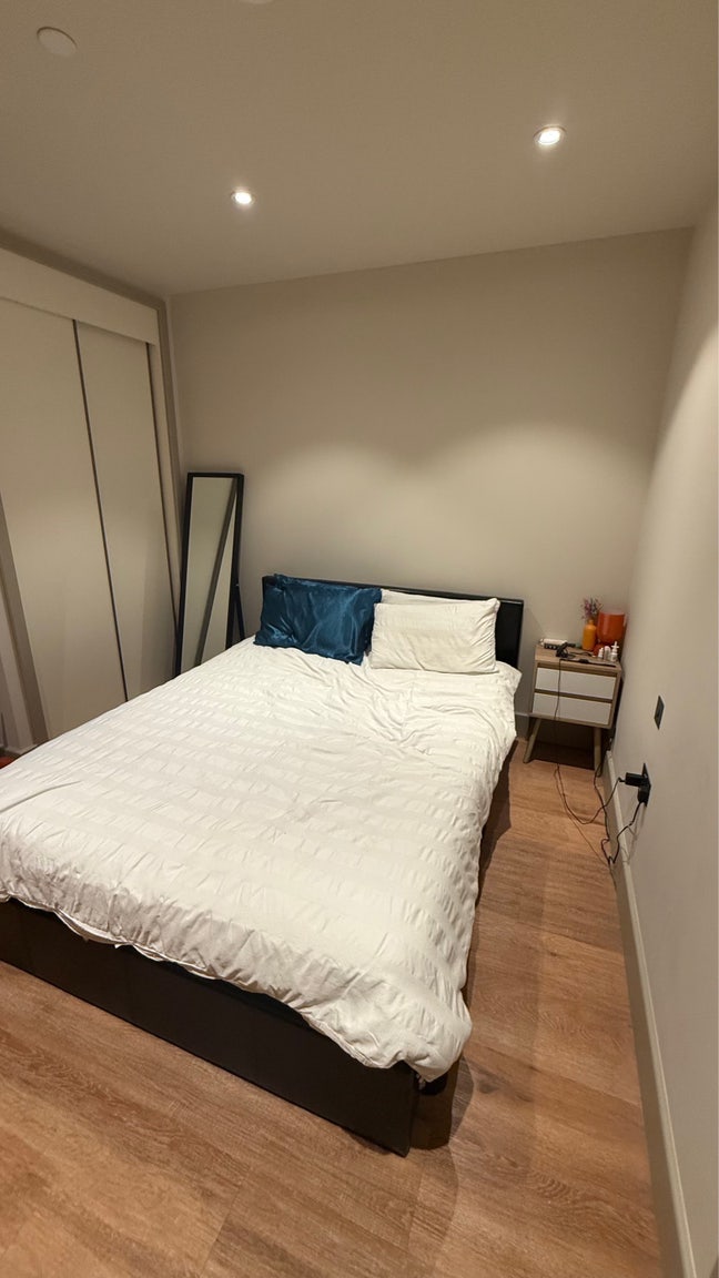 Roommate needed for 2 bed 1 bathroom flat Main Photo