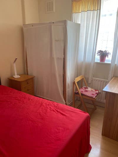 Double room in Carshalton SM5 Near St Heiliers Hos Main Photo