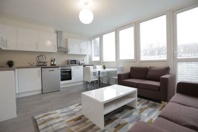 Big Room 🌿 Balcony 🚆 Limehouse & Mile End ✨ Main Photo
