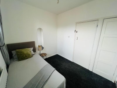Single Room – E1 5RU | Great Location Main Photo