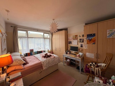 Double room in lovely spacious house ! Main Photo