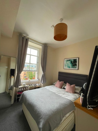 Entire 1 Bed Flat in Leith Furnished Fringe Let Main Photo