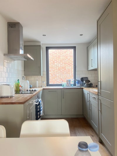 Bright and Cozy Double Room in Wimbledon Main Photo