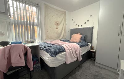Ensuite Room in Student House Available September Main Photo