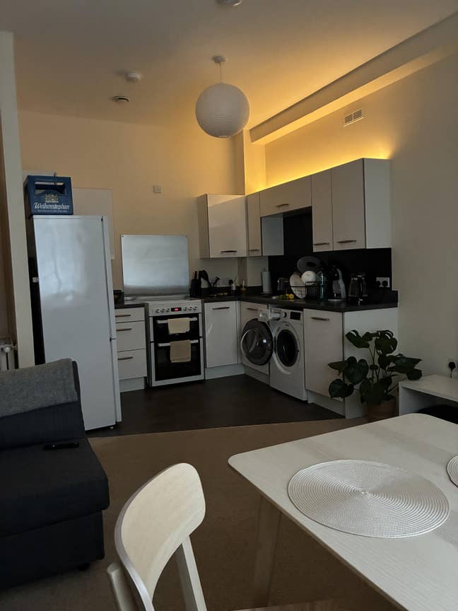 Fully Furnished 1-Bed Apartment + Separate Study/G Main Photo