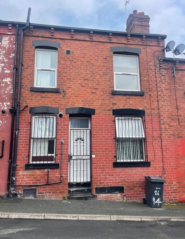 2 Bed Terraced House, Woodview Mount, LS11 Main Photo