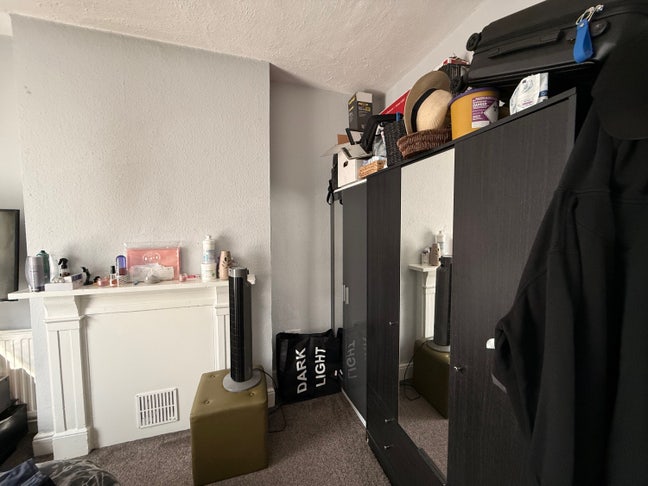 Spare room available to rent Main Photo