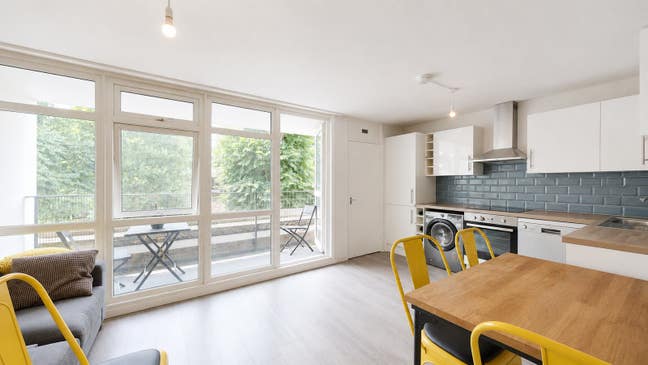 Great Room+Balcony 🌿 Near Canary Wharf 🚆✨ Main Photo