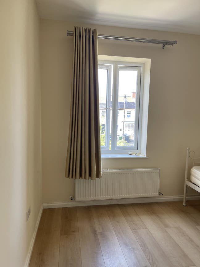 Bright Furnished Single Room on Glebe Road Main Photo