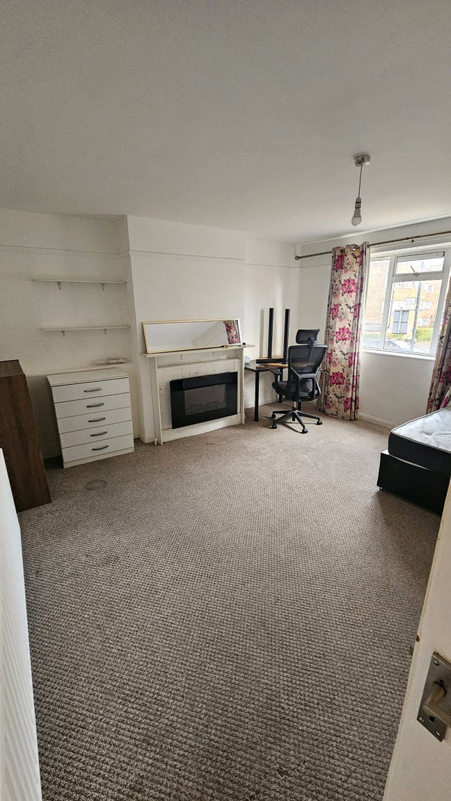 🟢 LARGE Double Room in Wimbledon - Bills included Main Photo