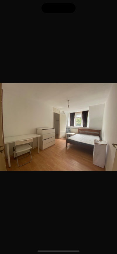 1 bedroom in 3 bed flat in Battersea Main Photo