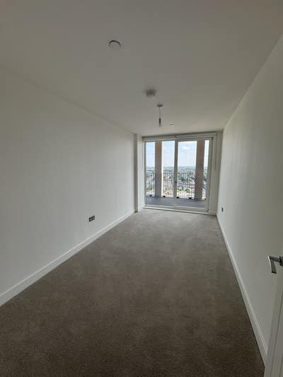 Furnished Double Room in Modern 2-Bed 2-Bath Flat  Main Photo