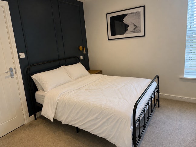 Luxury spacious Kitchenette/Ensuite room!  Main Photo