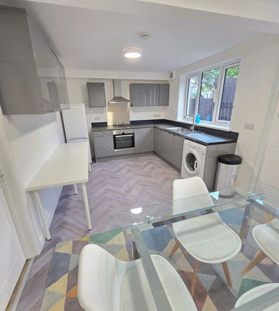 Smethwick 4 Bed - All Brand New / Bills Inc Main Photo