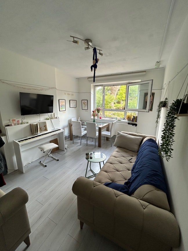 2 Rooms Available in the iconic Abbey Road area Main Photo