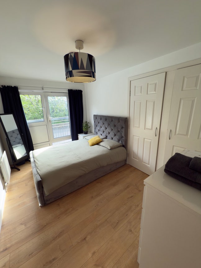 Double room in modern apartment - pop Trinity area Main Photo