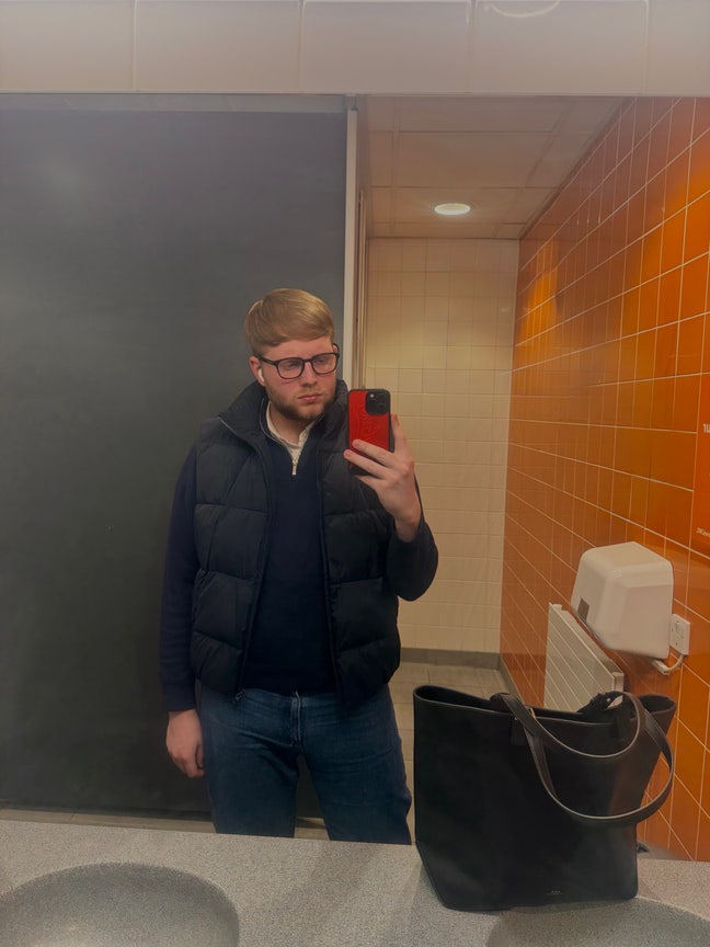Working professional looking for a room! Main Photo