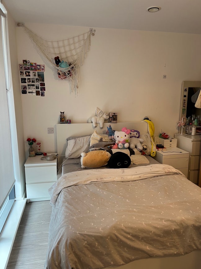 Ensuite Double Bedroom with private balcony! Main Photo