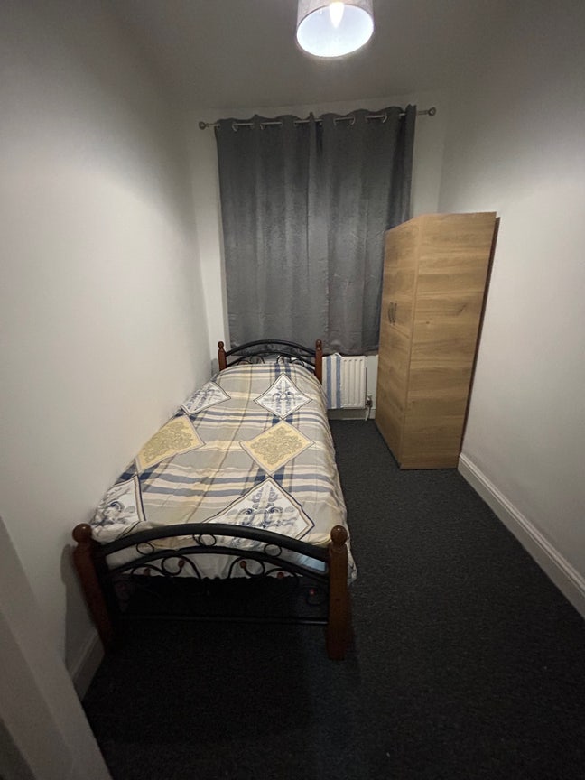 Single Room available  Main Photo
