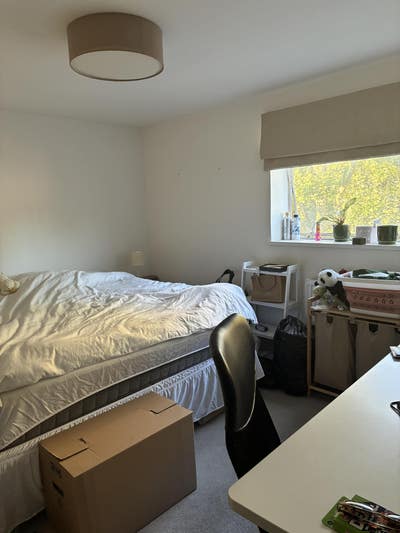 Large bedroom in Holland Park Main Photo
