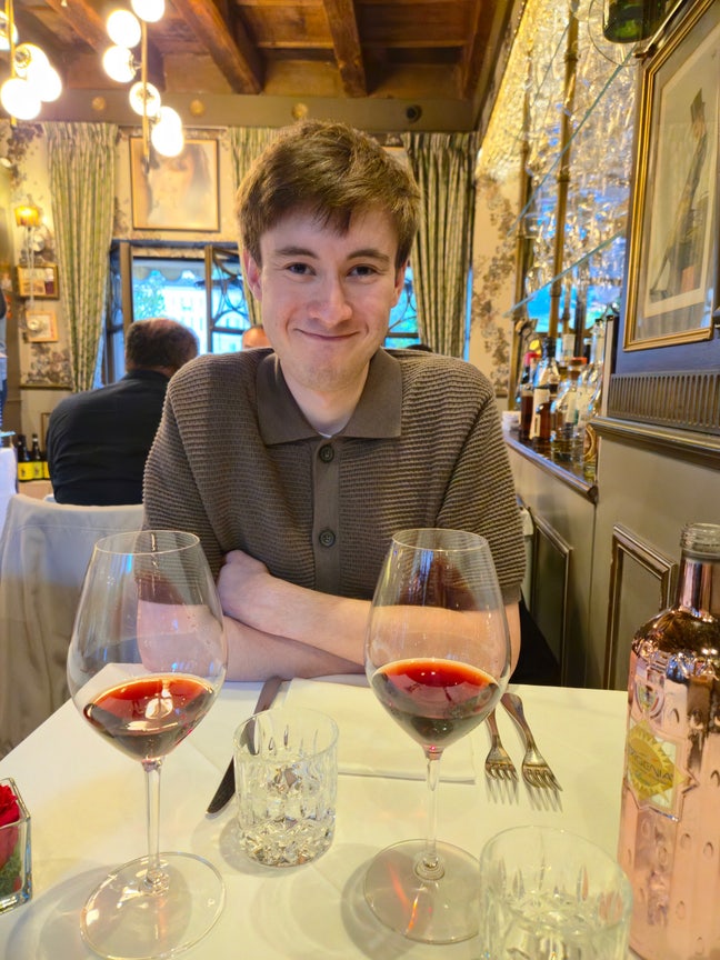 Hi! I’m Alex, I’m moving to Brighton in S... Main Photo