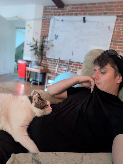 Looking for veggie/vegan LGBT-friendly home Main Photo