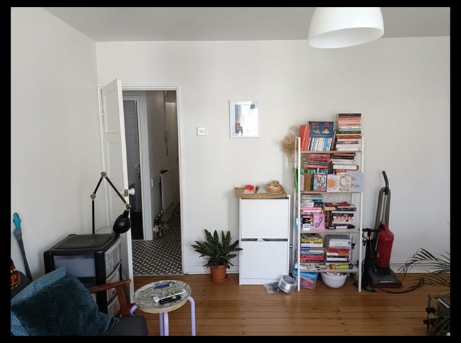 Double bed in cozy flat by London Fields Main Photo