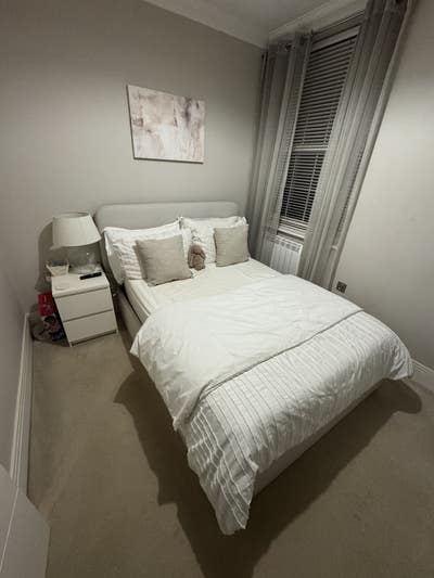 Double room + bathroom available in Woking Main Photo