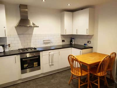 🛏️ Comfy Single Room in 3-Bed House (M11) Main Photo