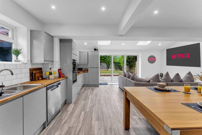 5 Bed Semi-Detached House, Laurel Avenue, OL9 Main Photo