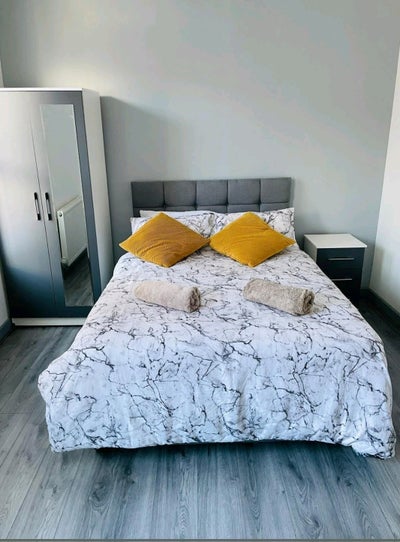 4 Bed lovely house next to 24 hour Asda and city  Main Photo