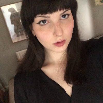 Young professional woman seeking accommodation :) Main Photo
