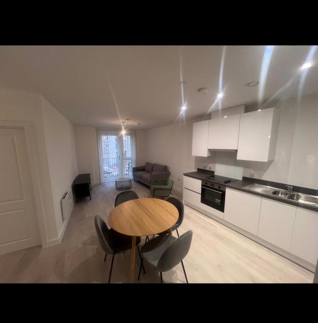 1 room available in a 2 bed flat  Main Photo