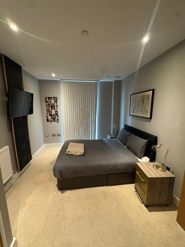 2 Bed Flat | Parking | E16 Main Photo