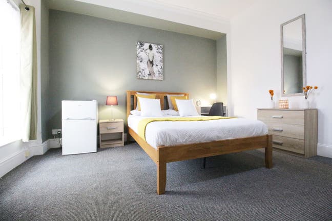 🌟🛏️ Bright Double Room | 💡 All Bills Included ✨ Main Photo
