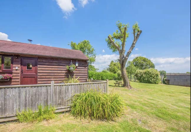 One bedroom cottage on farm  in Northiam Main Photo